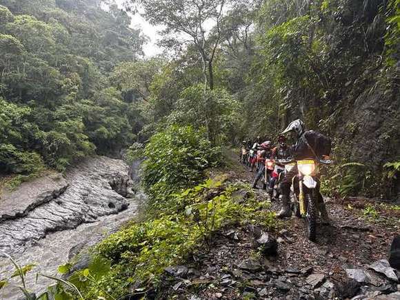 Contacto La Sierra Moto-Travel